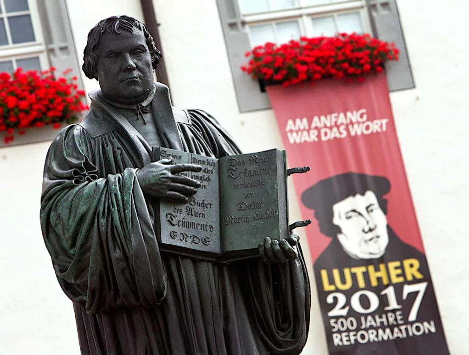 Eine Statue von Martin Luther in der Lutherstadt Wittenberg.
