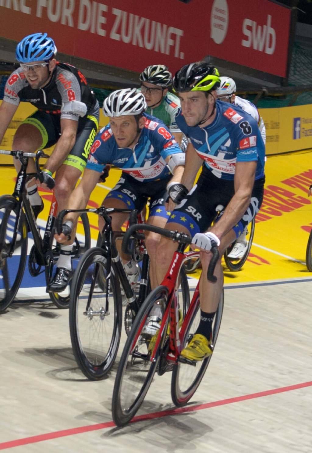 Der Ösi-Berliner Andreas Müller (r.) jagt in diesem Jahr mit Andreas Graf im Team um die Bahn.