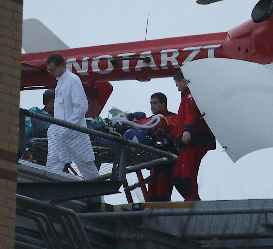 Ein Rettungshubschrauber bringt den schwer verletzten Jungen ins Unfallkrankenhaus Berlin.