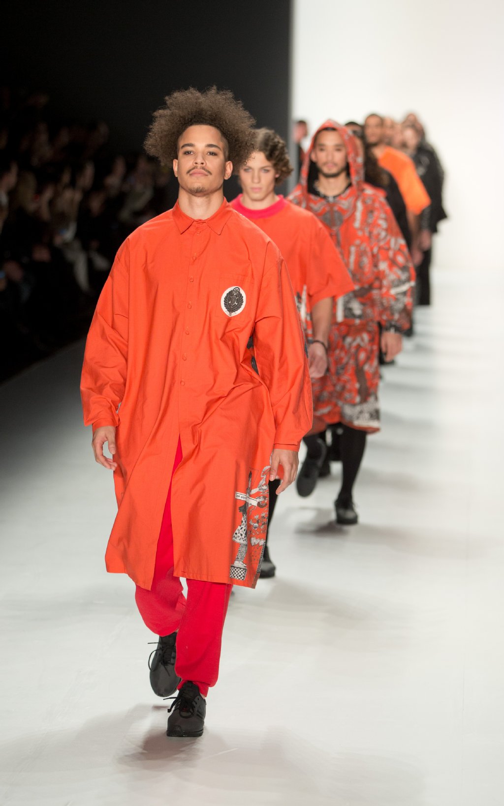Flop Sadak: Bequem, luftig, lässig – das ist der Oversize-Look. Wird er falsch kombiniert, wirkt’s, als ob man in Gullivers Kleiderschrank gegriffen hätte.