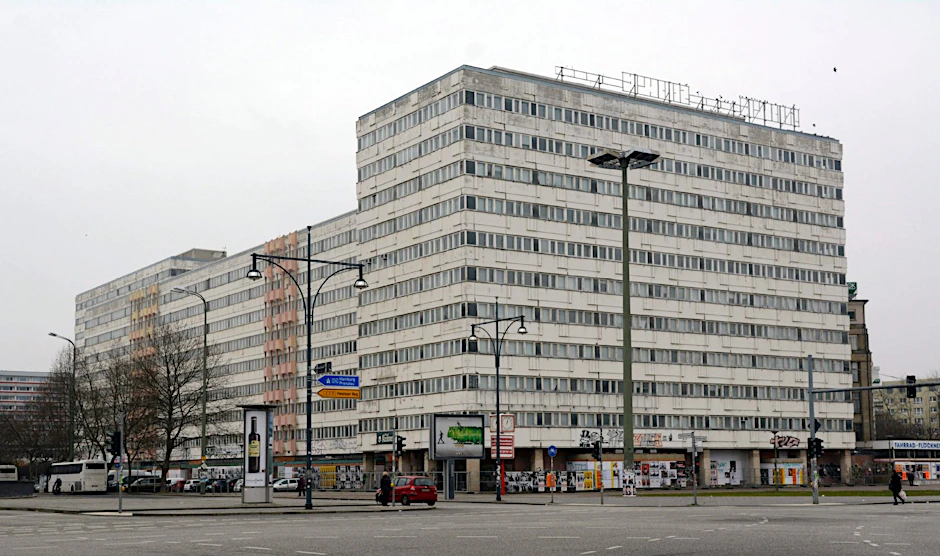 Geht es nach den Grünen, könnten Flüchtlinge auch ins „Haus der Statistik“ nahe dem Alex ziehen.