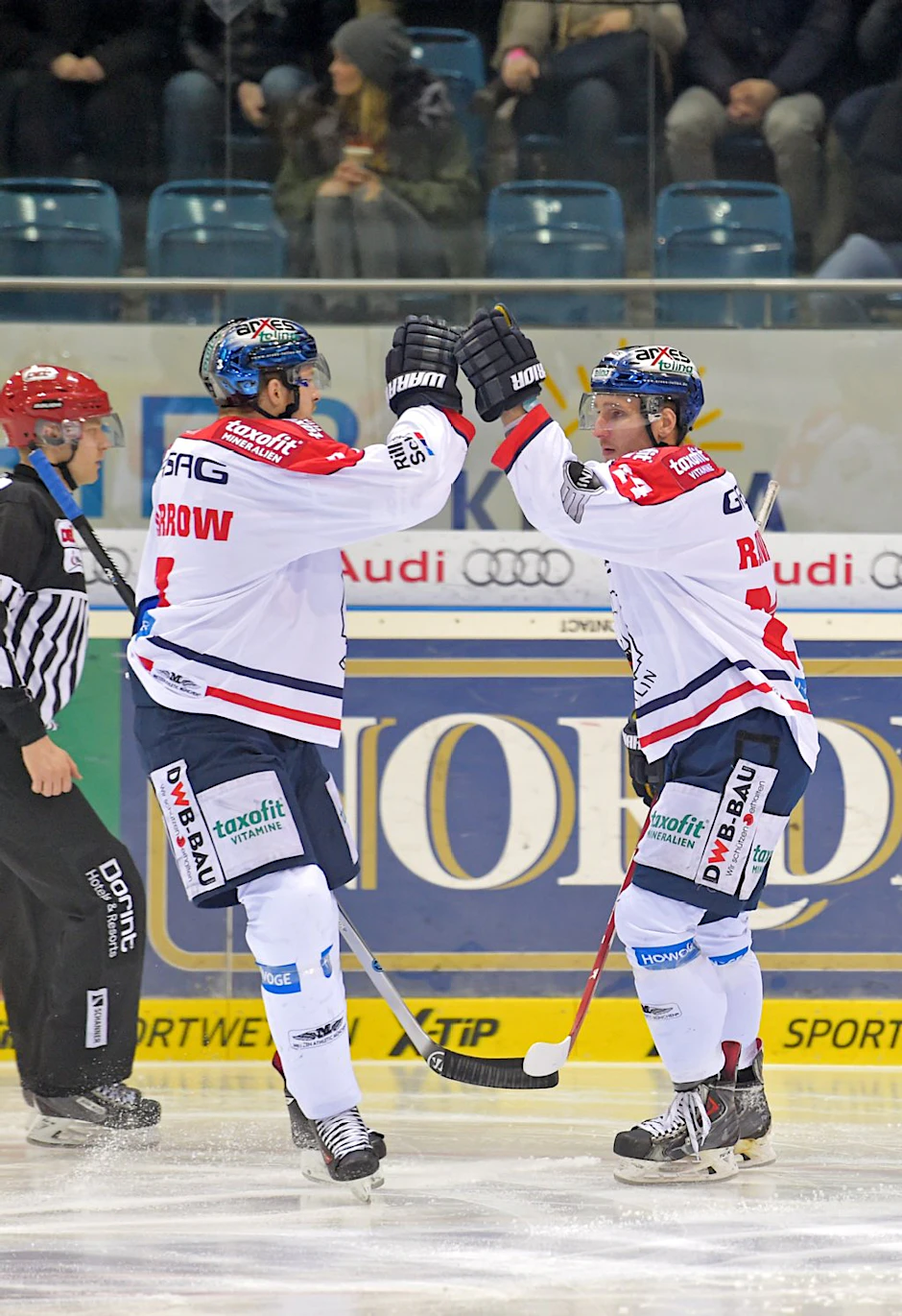 Da ist alles noch in Ordnung: Rankel feiert mit Sharrow (l.) sein Blitz-1:0.