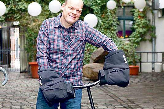 Wer bei Eis-Temperaturen unterwegs ist, hat in diesen Lenkerstulpen (99 Euro) garantiert warme Hände. Für jedes Rad mit geradem Lenker.
