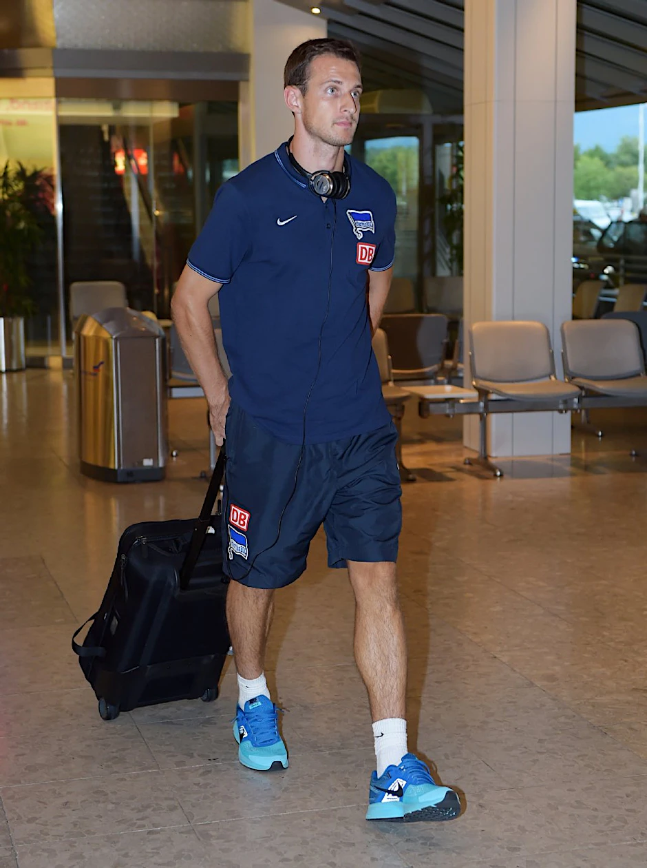 Christoph Janker packte am Freitag bei Hertha die Koffer, geht zu Augsburg.