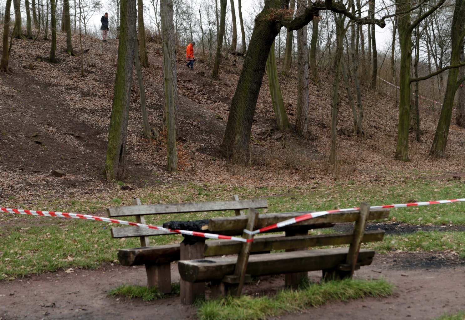 Zeugen fanden den Leichnam der 19-Jährigen an einem Grillplatz.