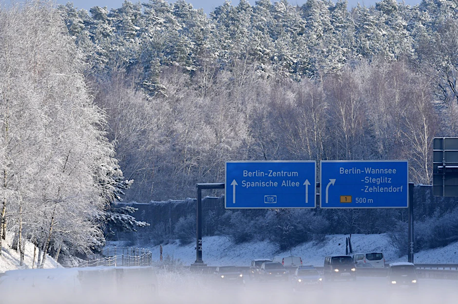 Winterpracht an der Stadtautobahn ...