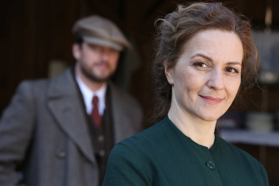 Martina Gedeck (53) als Hilde in „Tannbach – Schicksal eines Dorfes“. Der Dreiteiler läuft Sonntag und am 5. sowie 7. Januar jeweils ab 20.15 Uhr im ZDF.