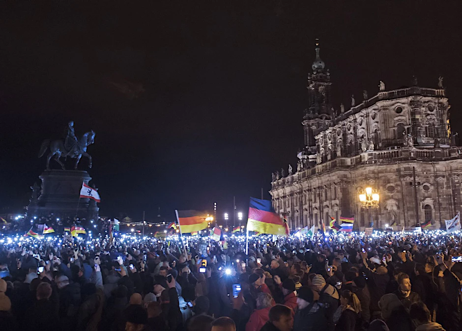 Über 10.000 „Pegida“-Anhänger gehen in Dresden regelmäßig auf die Straße – gegen Ausländer, gegen Islamisierung, gegen Kriegsflüchtlinge.