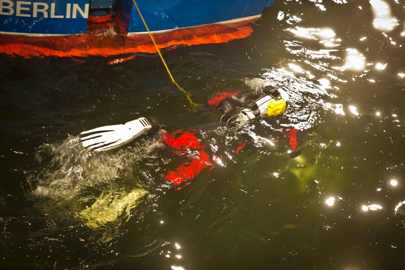 Taucher suchten in der eiskalten Spree nach dem Körper der jungen Frau.