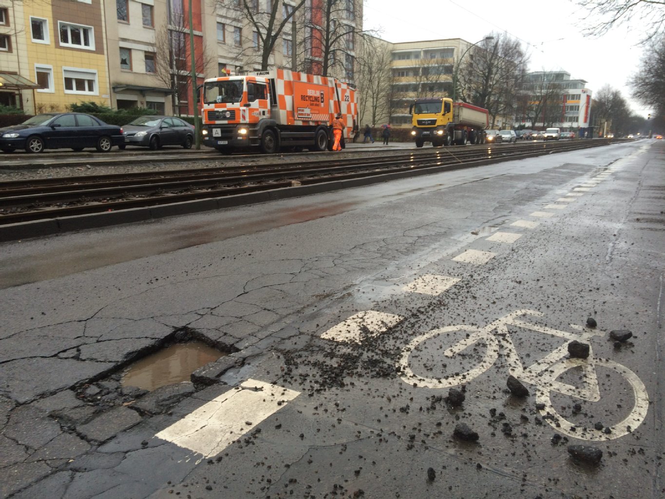 11:00 Uhr Schlagloch entdeckt