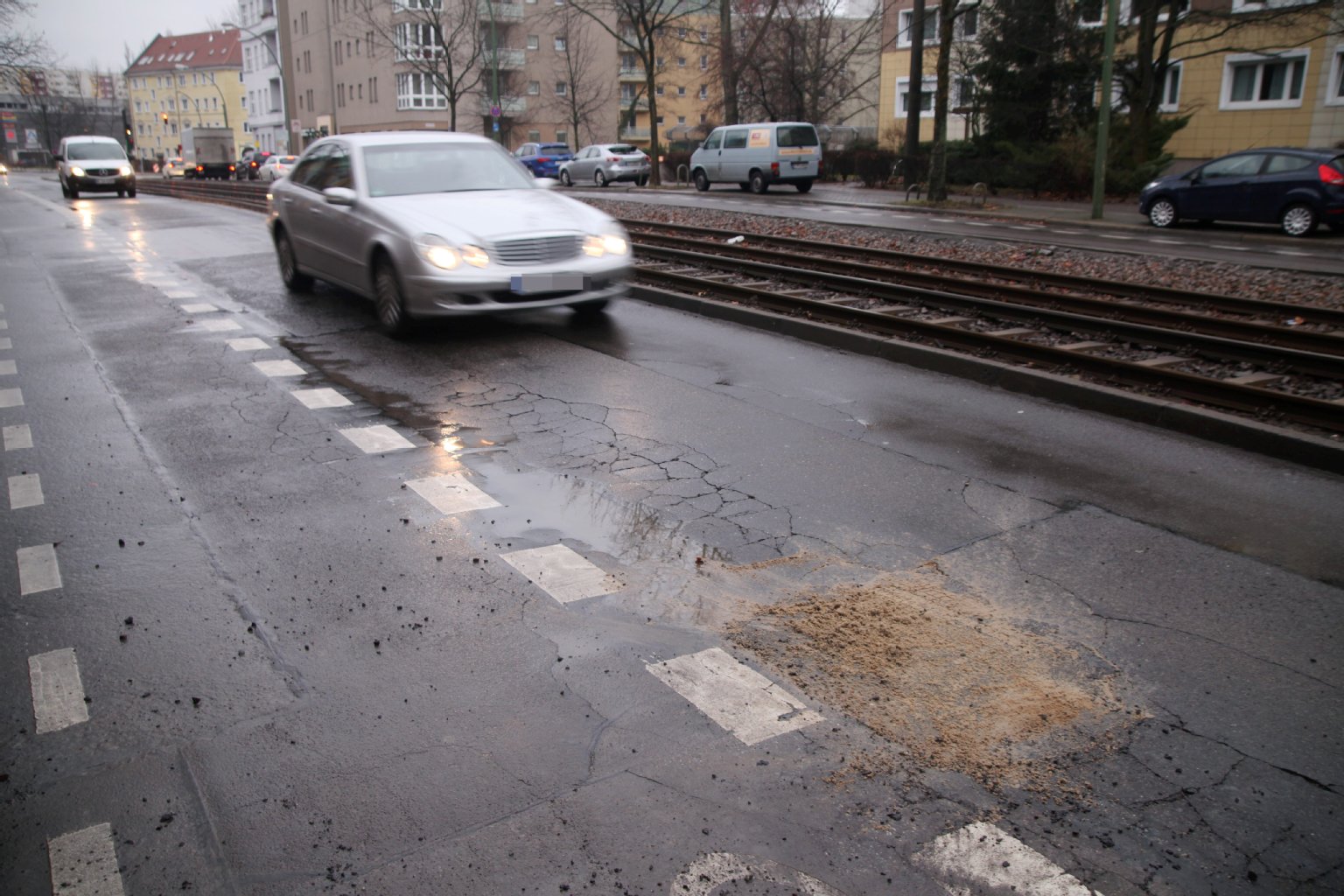 Danach fließt der Verkehr wieder.