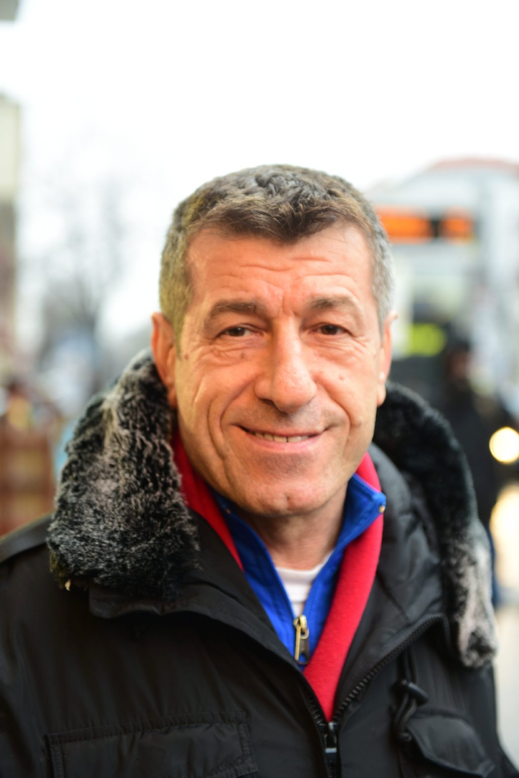Es ist wirklich eine Schande: Vor 34 Jahren kam Ali Akyildiz (61) aus Adana nach Deutschland – weil er politisch verfolgt wurde. Heute ist er Steuerberater, sagt: „Eine Schande, dass so viele Bürger aus der Mitte der Gesellschaft bei Pegida mitlaufen. Man sollte mit ihnen über Ängste reden, denn sie sind unbegründet.“