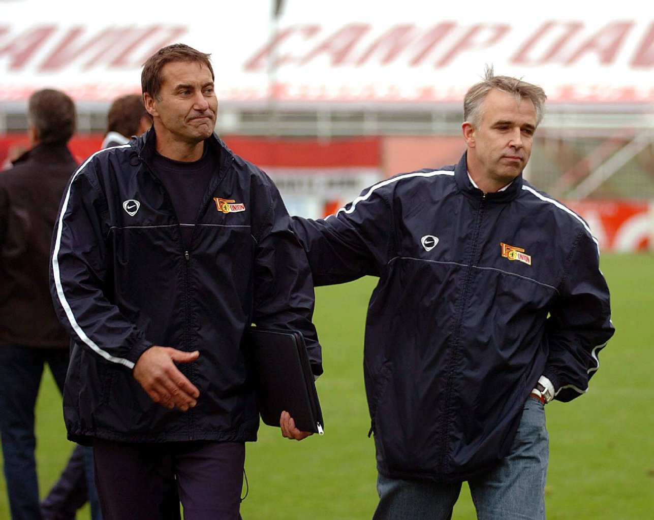 Rechts: Bahra im Oktober 2006 mit Präsident Dirk Zingler.