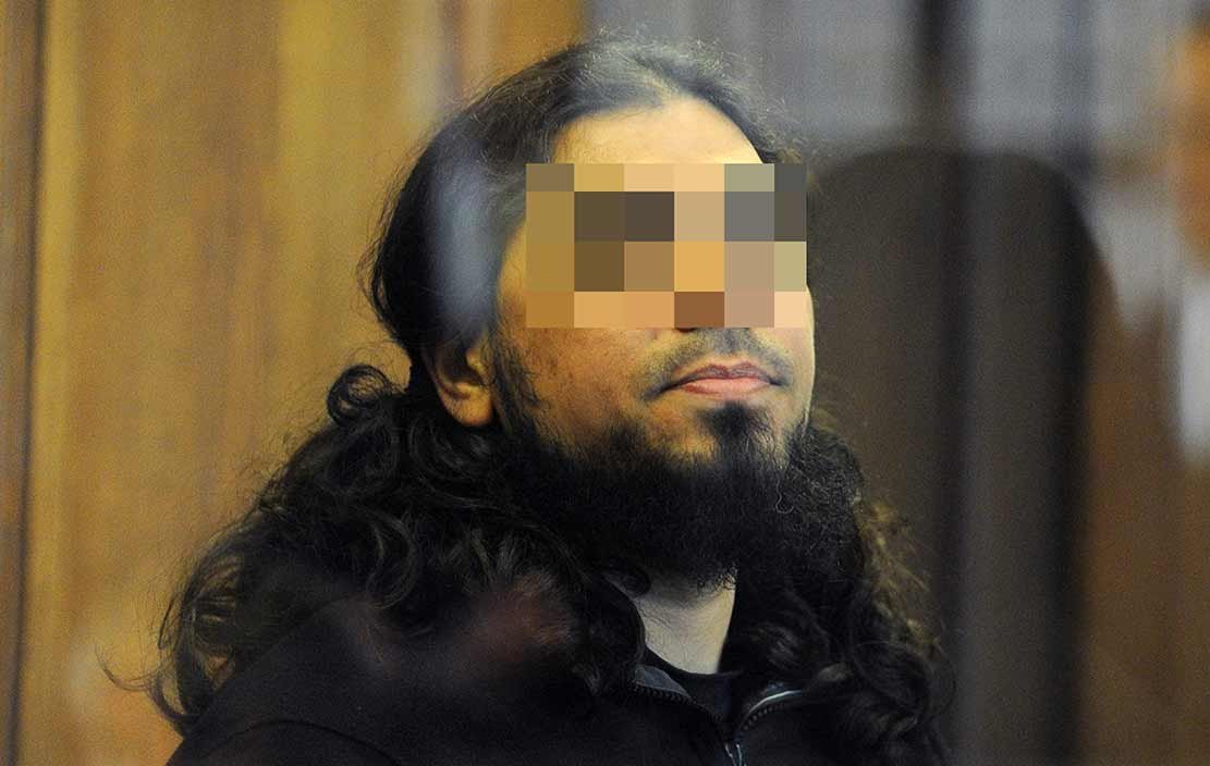 Der Angeklagte: Fatih K. fand vor 10 Jahren zum radikalen Islam. Er stand 2011 schon mal vor Gericht, weil er eine Terrorgruppe mit Geld unterstützt haben sollte. Jetzt geht es um Kampf-Einsätze in Syrien.