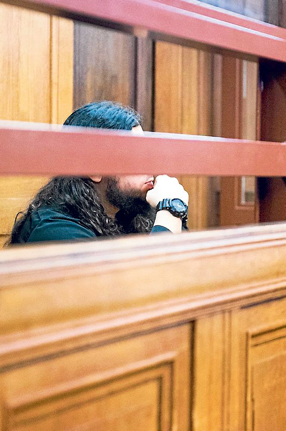 Fatih K. (36, r.) aus Kreuzberg ließ den Prozessauftakt platzen.