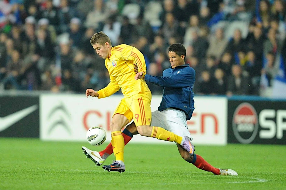 Sergiu Bus (l.) im Dress der rumänischen U21 gegen Frankreichs Raphael Varane. Der Stürmer von ZSKA Sofia könnte ein Unioner werden.