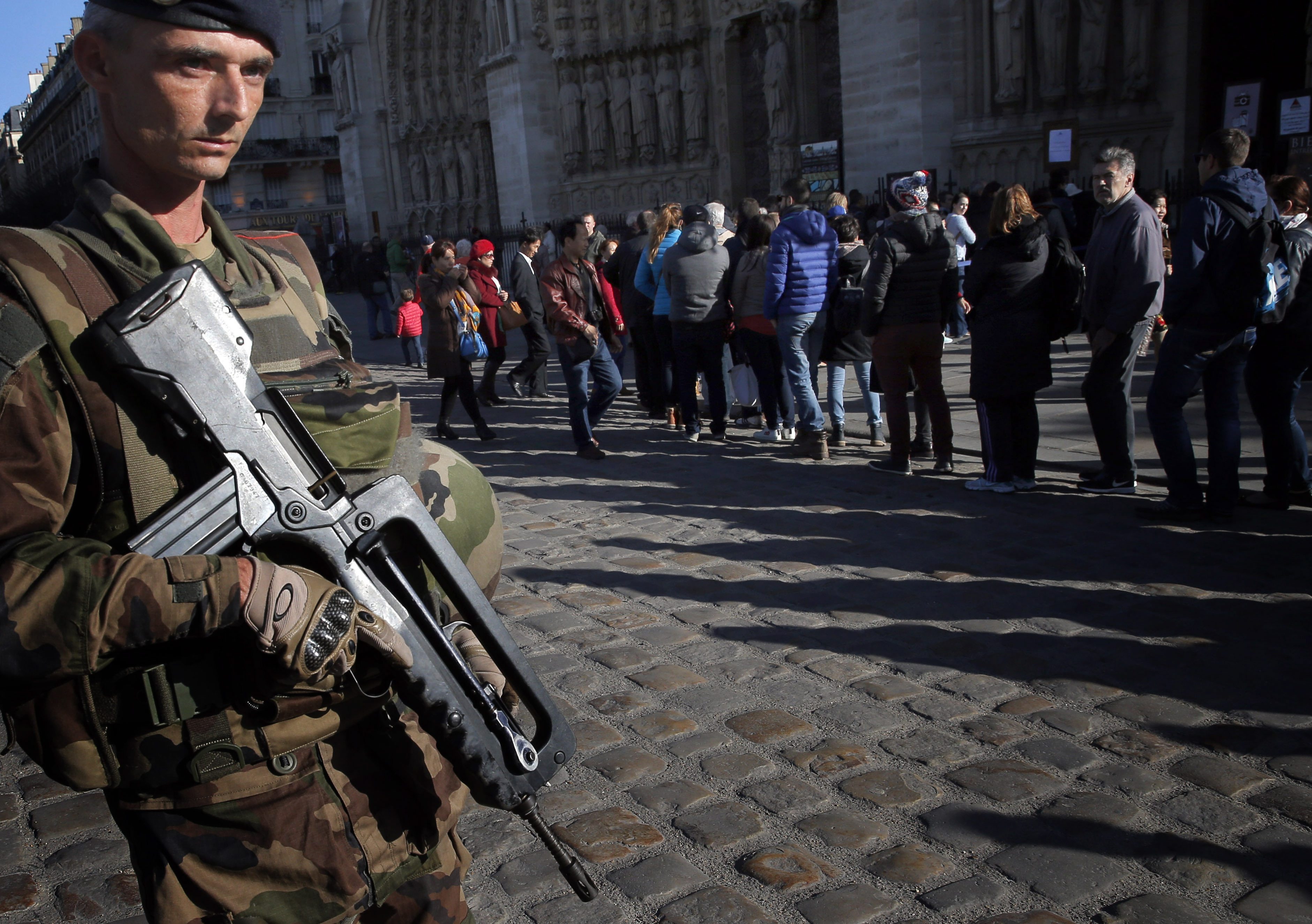 Image - Ausnahmezustand: Festung Paris: Überall Militär und Polizei