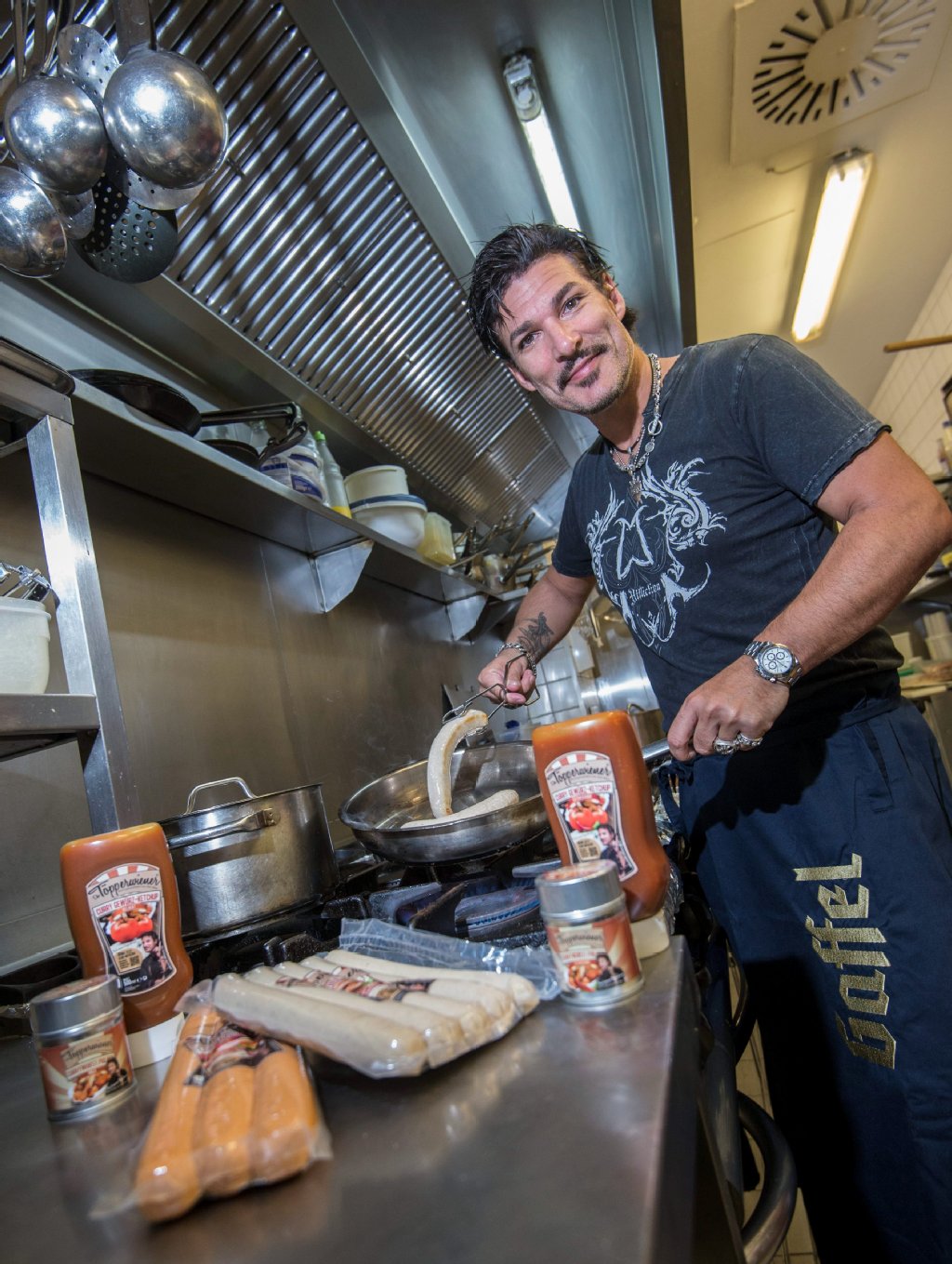 Image - Nur jeck oder schmeckt?: Kölner brät zur Currywurst-Offensive