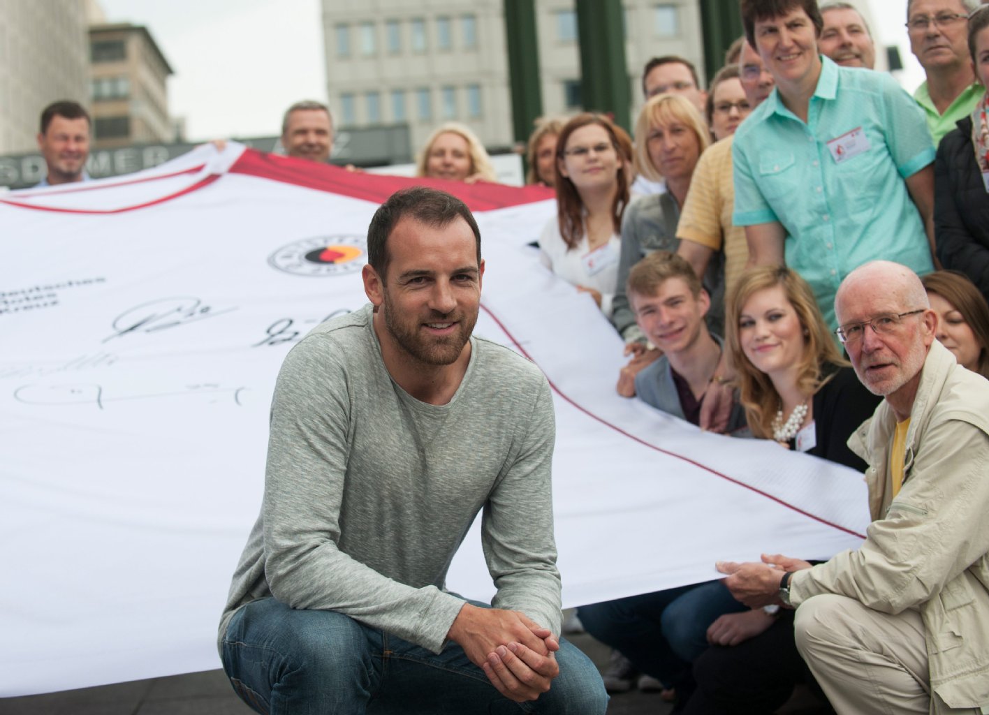 Image - DRK-Kampagne: Christoph Metzelder spendet Blut