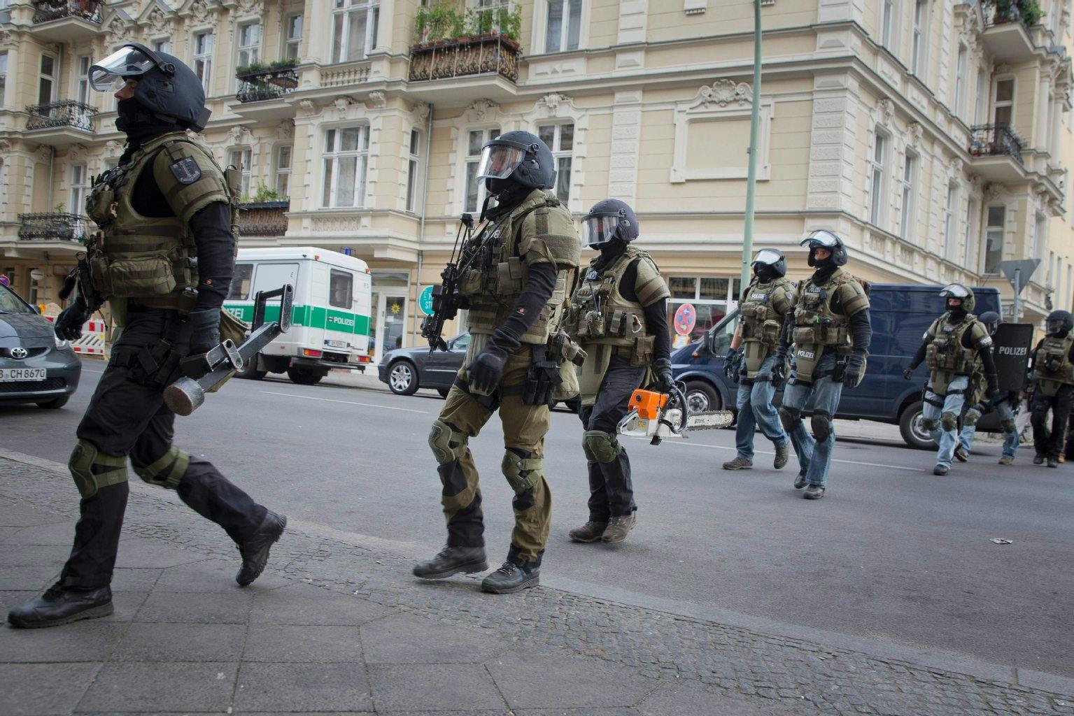 Nach MachetenStreit SEK stürmt das EkelHaus von Schöneberg