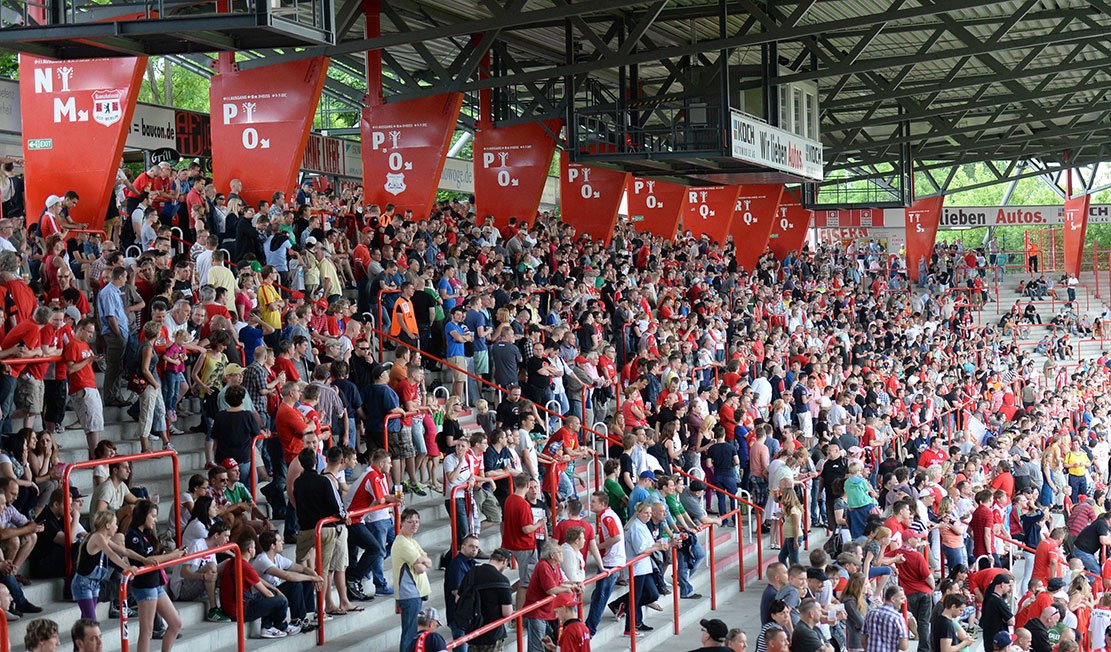 In lockerer Atmosphäre können die Fans am Sonntag erstmals in der neuen Saison ihre Fußballgötter sehen.