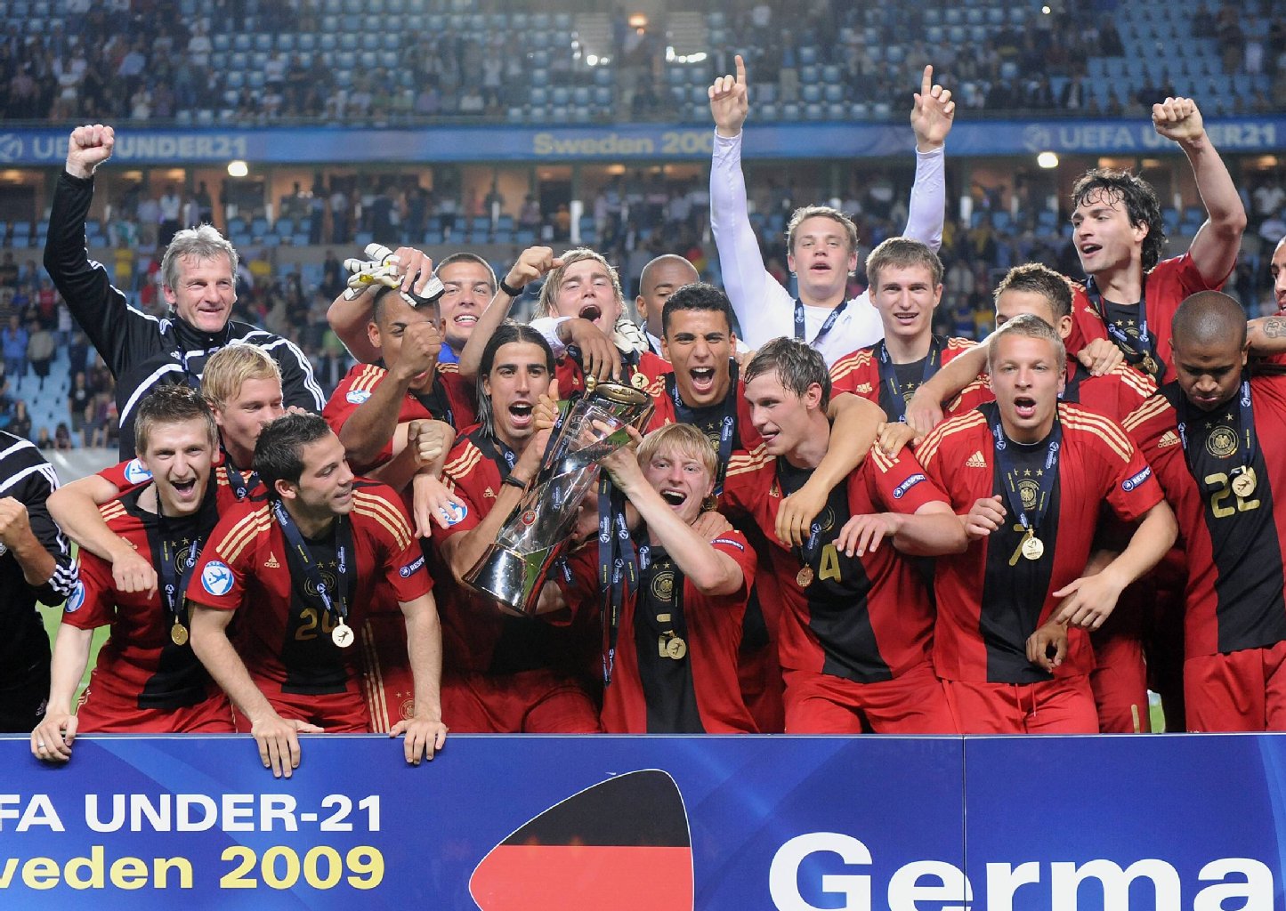 2009: Ex-Herthaner Patrick Ebert holte sich den Titel mit Neuer, Khedira, Özil, Höwedes, Hummels und Boateng.