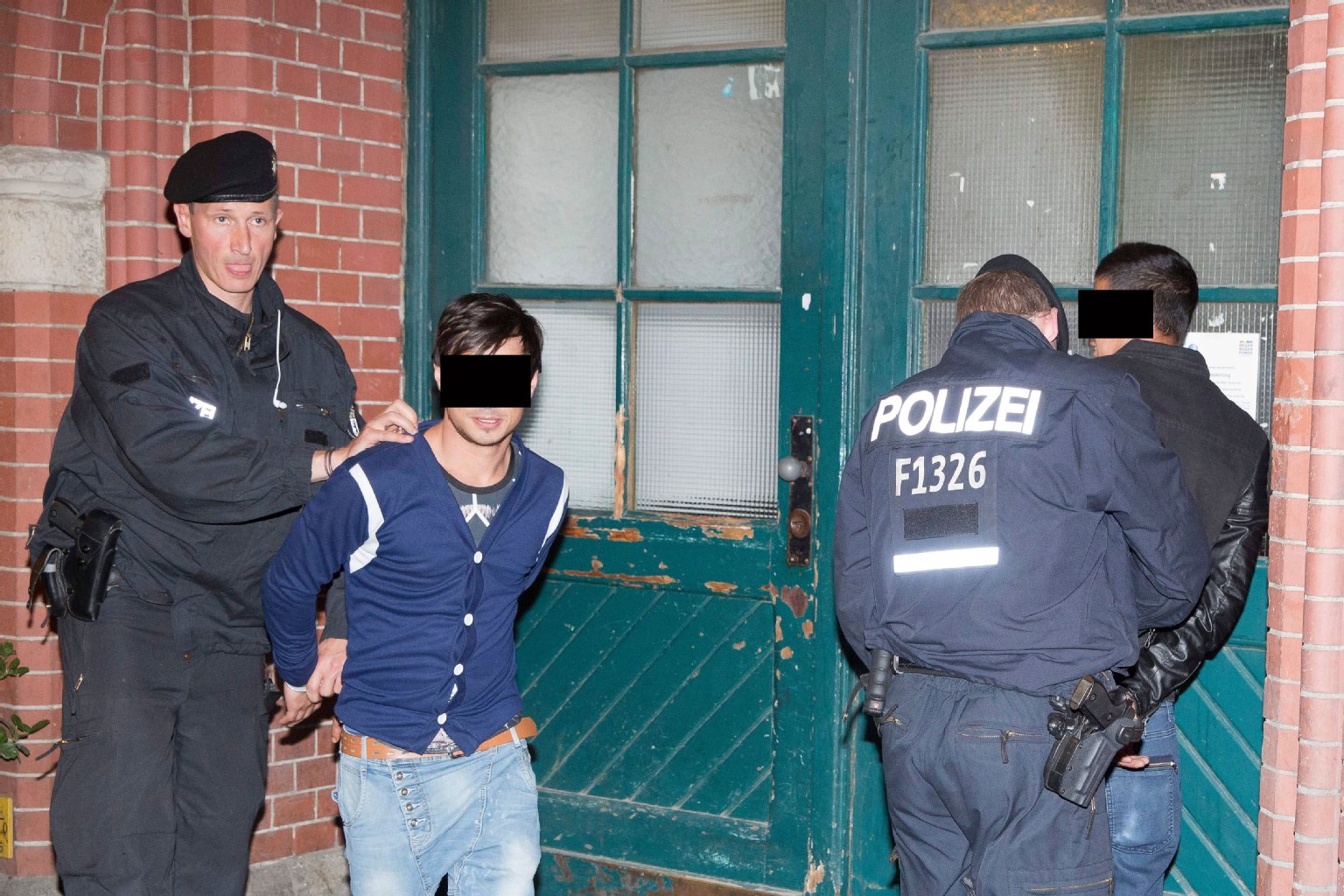 13 der mutmaßlichen Schläger nahm die Polizei fest.