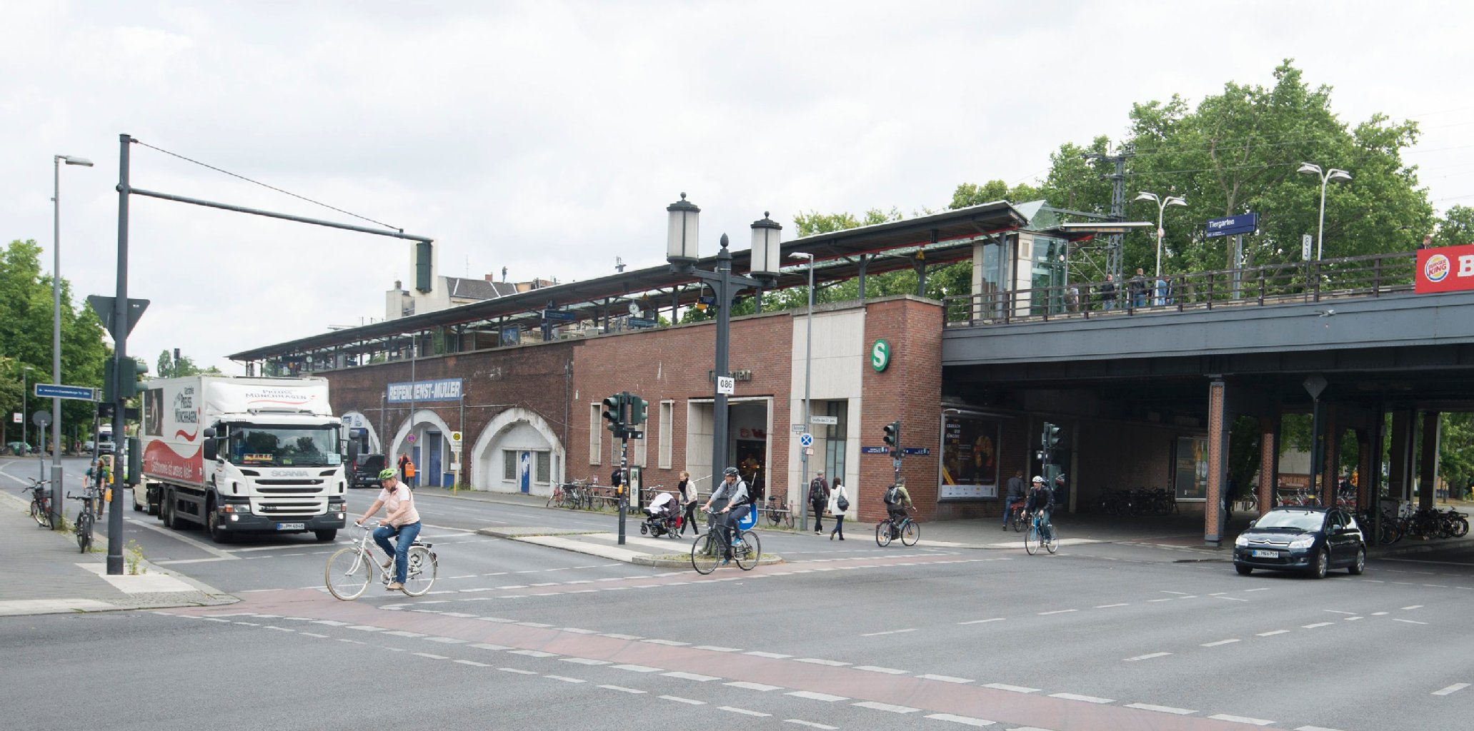 Eine gefährliche Ecke: An der Straße des 17. Juni Ecke Bachstraße kommt es immer wieder zu schweren Unfällen zwischen Auto und Radler.