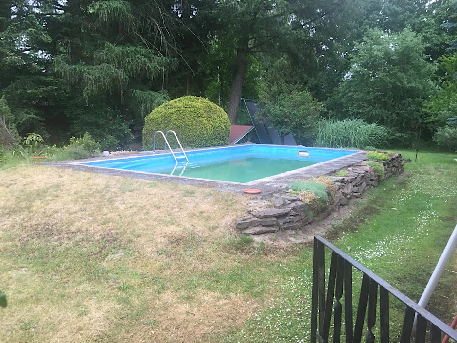 Auf dieses Grundstück lief die kleine Lena (3) und fiel unbemerkt in den Swimmingpool.