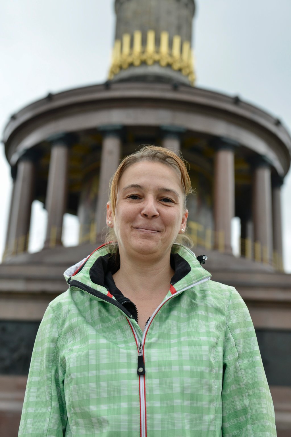 Man sprengt doch nicht Berlins Wahrzeichen Manuela Gleich (39), Angestellte aus Stuttgart: „Sprengen ist doch eine absolute Katastrophe. So eine Äußerung zu einem Denkmal macht man nicht! Das ist das Wahrzeichen von Berlin. Mein Sohn wollte unbedingt die Viktoria sehen.“