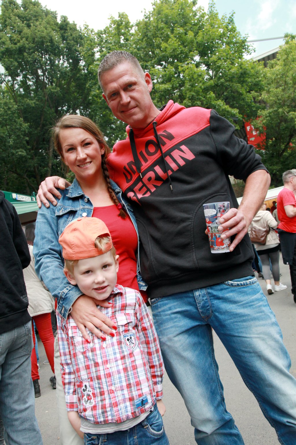 Warum lesen Markus (36) und Nadine (34) aus Strausberg den KURIER? „Weil er die geilste Zeitung in Berlin ist. Schön, dass ihr endlich Union-Partner werdet.“
