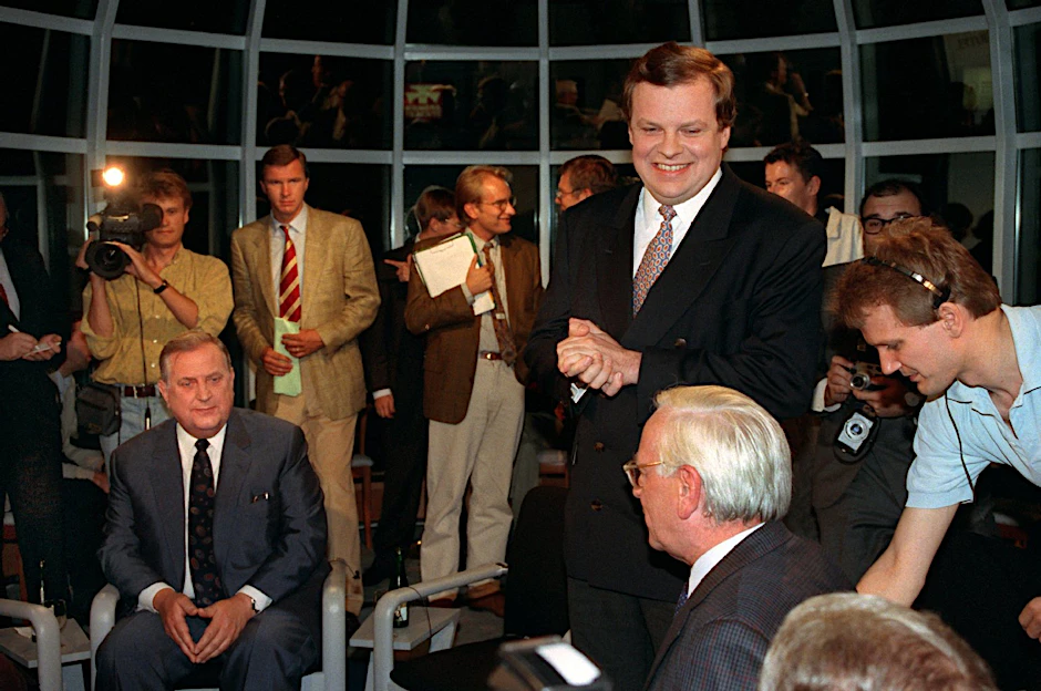 Schalck-Golodkowski bekam für den Auftritt 50 000 Mark. Günter Gaus (✝ 74, Leiter der ständigen BRD-Vertretung) sagt, Schalck sei ein verlässlicher Mann.