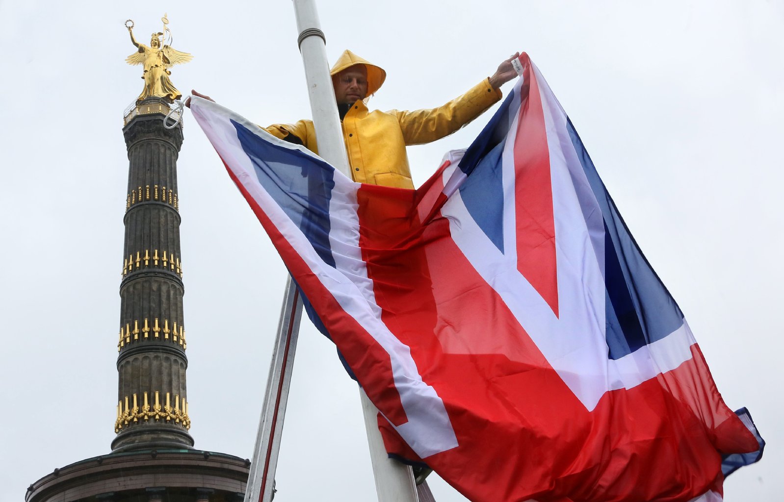 In der ganzen Stadt wurden britische Flaggen gehisst.