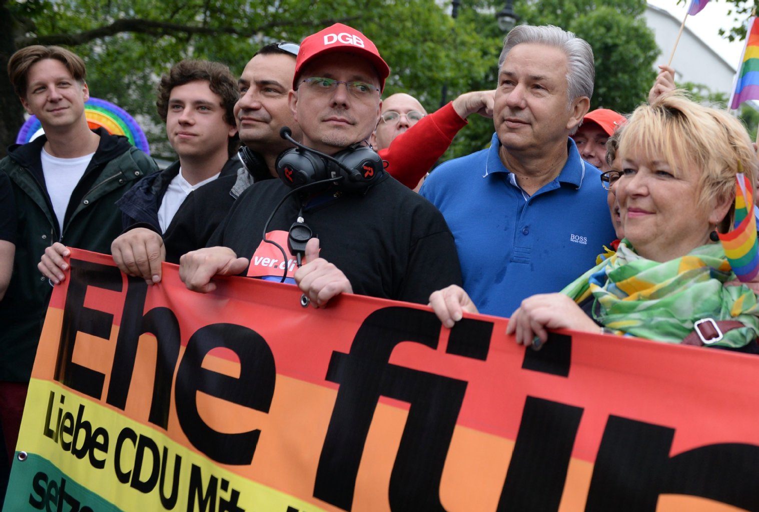 Natürlich auch dabei: Berlins ehemaliger Bürgermeister Klaus Wowereit (im blauen Polo-Shirt).