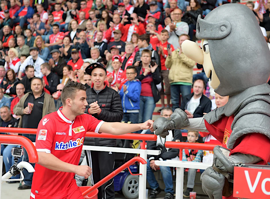 Alles klar, Keule, auf ein gutes eisernes Jahr. Dennis Daube beim offiziellen Trainingsauftakt im Stadion an der Alten Försterei.