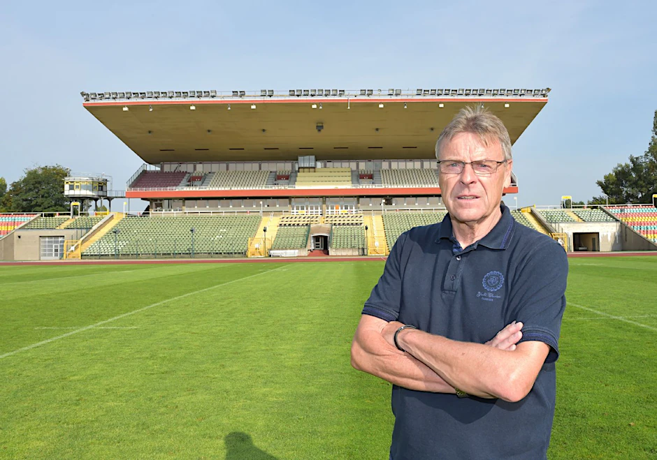 BFCs Ex-Trainer Jürgen Bogs ...