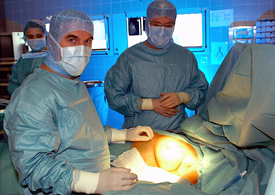 Prof. Michael Untch vom Helios Klinikum Berlin-Buch bei einer Brustkrebs-Operation