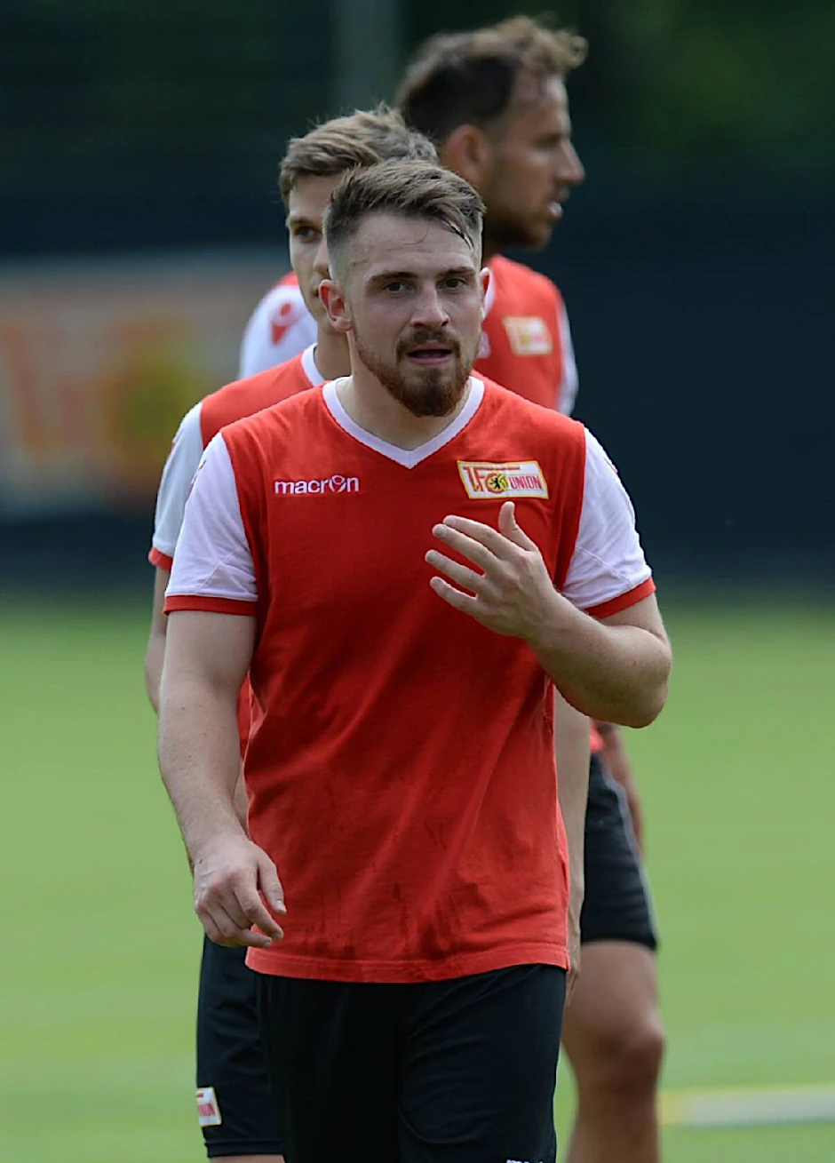 Pascal Itter vom FC Schalke 04 trainiert bei Union zur Probe mit.