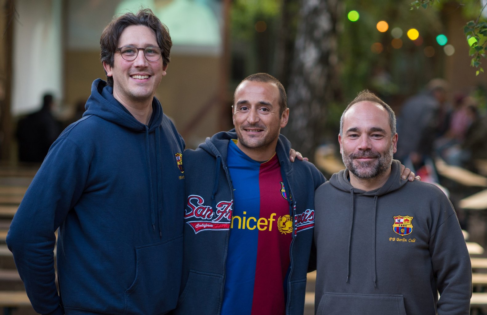 Marc Llop, Vorsitzender des "Penya Barcelonista Berlin Culé" (PBBC), Raul Gil und Ricard Camps (beide Vorstandsmitglieder im Verein). (v.l.n.r.)