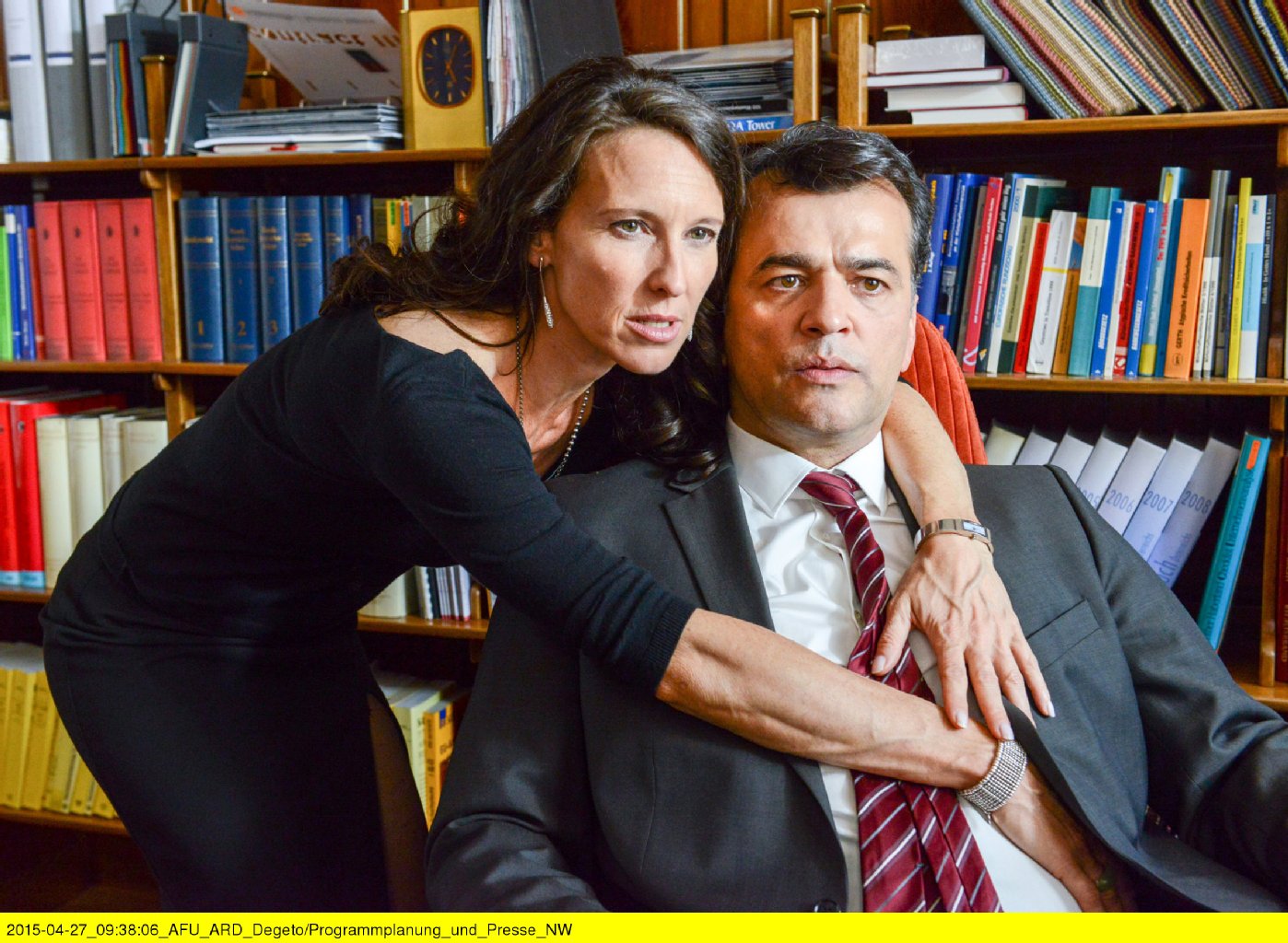 Verbotene Liebe: Sabrina Wendler (Maria Köstlinger) hat ein Verhältnis mit dem Firmenanwalt Viktor Perschawa (Michael Masula).