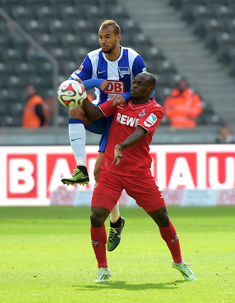 Kompromisslos! John Anthony Brooks im Zweikampf mit Kölns Stürmer Ujah. Herthas Verteidiger mauserte sich zum Stammspieler.
