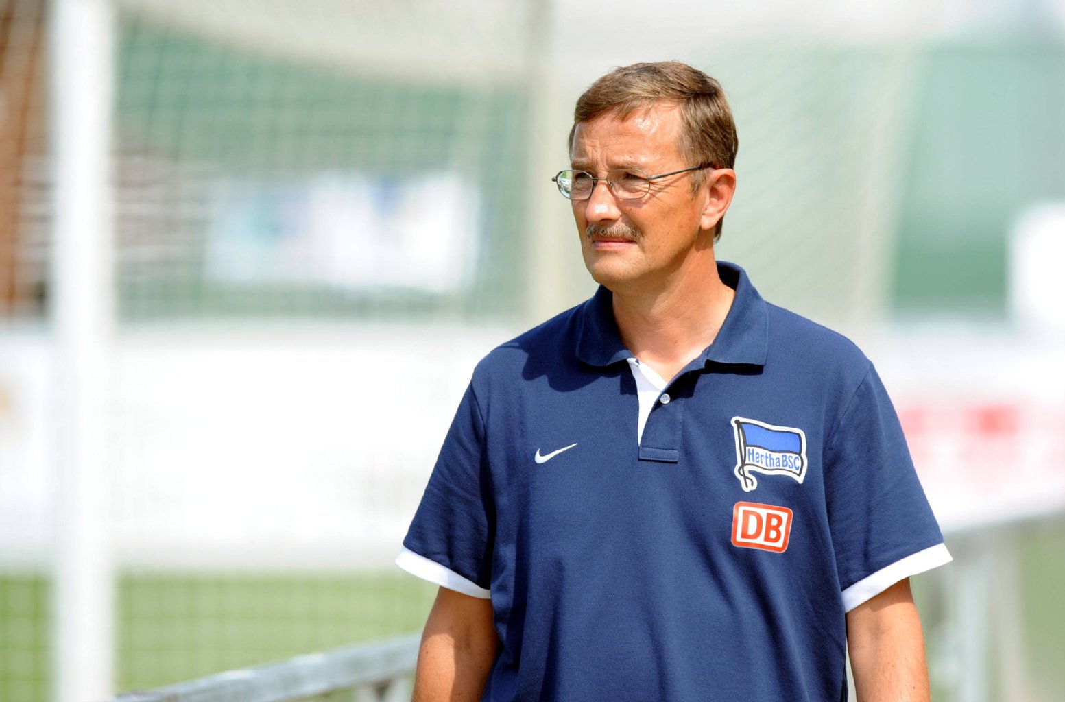 Herthas Busfahrer Stephan Behrendt ist zum Glück unverletzt.