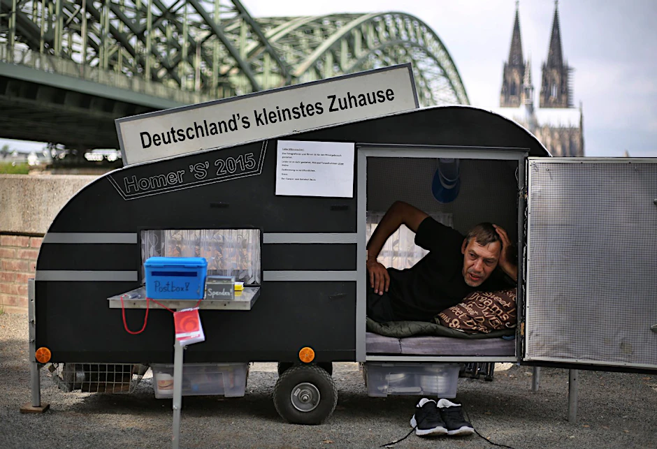 Maik Stolze in Deutschlands wohl kleinstem Zuhause.