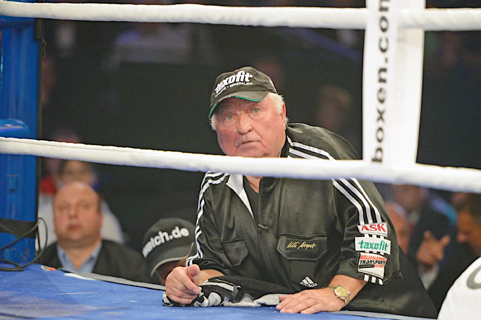 Box-Trainerlegende Ulli Wegner schaut durch die Seile in den Ring. Nicht sein Platz, wenn Ex-Schützling Marco Huck am Wochenende boxt. Dann sitzt Wegner in der TV-Kabine.