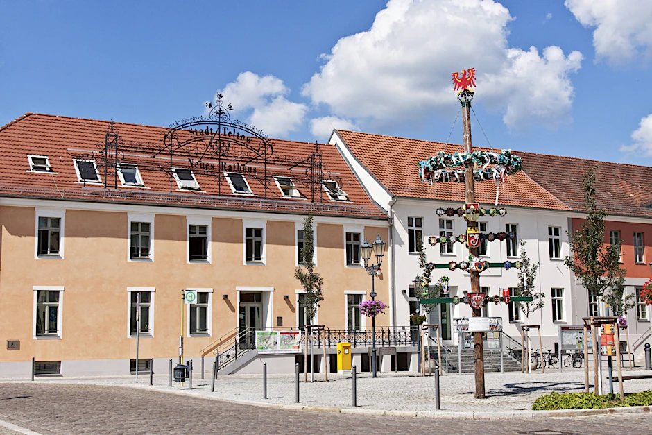 Das neue Rathaus von Teltow: Die Stadtväter freuen sich über jeden Neubürger, der in die kleine Stadt unweit von Kleinmachnow zieht. Bald werden hier 30 000 Menschen leben.