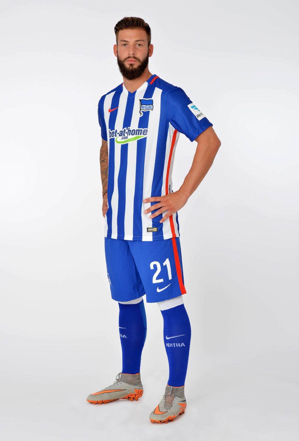Marvin Plattenhardt: Der Hipster im Team hat jedes Barthaar und die Matte perfekt getrimmt. Aber noch wichtiger ist dem Herren der Standards natürlich, dass seine Flanken sitzen. Logo!