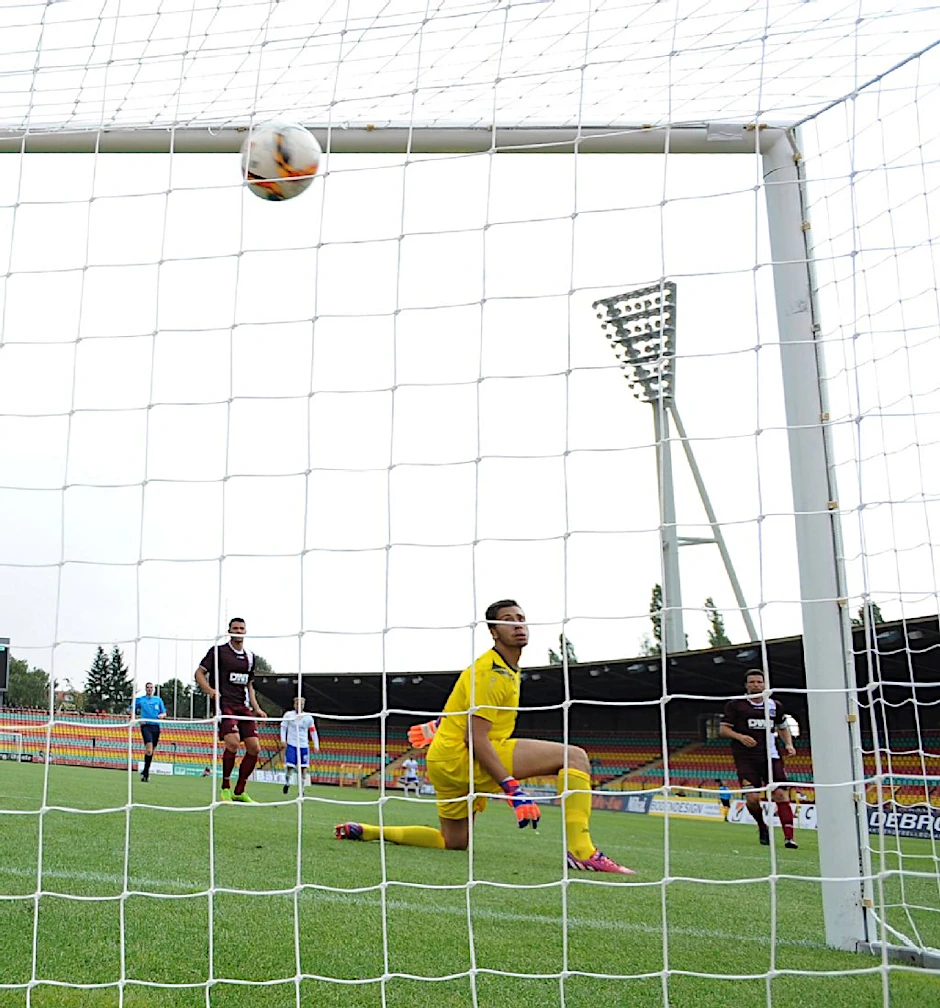 BFC-Keeper Hendl kann dem Ball nur hinterherschauen, als der zum 1:2 einschlägt.