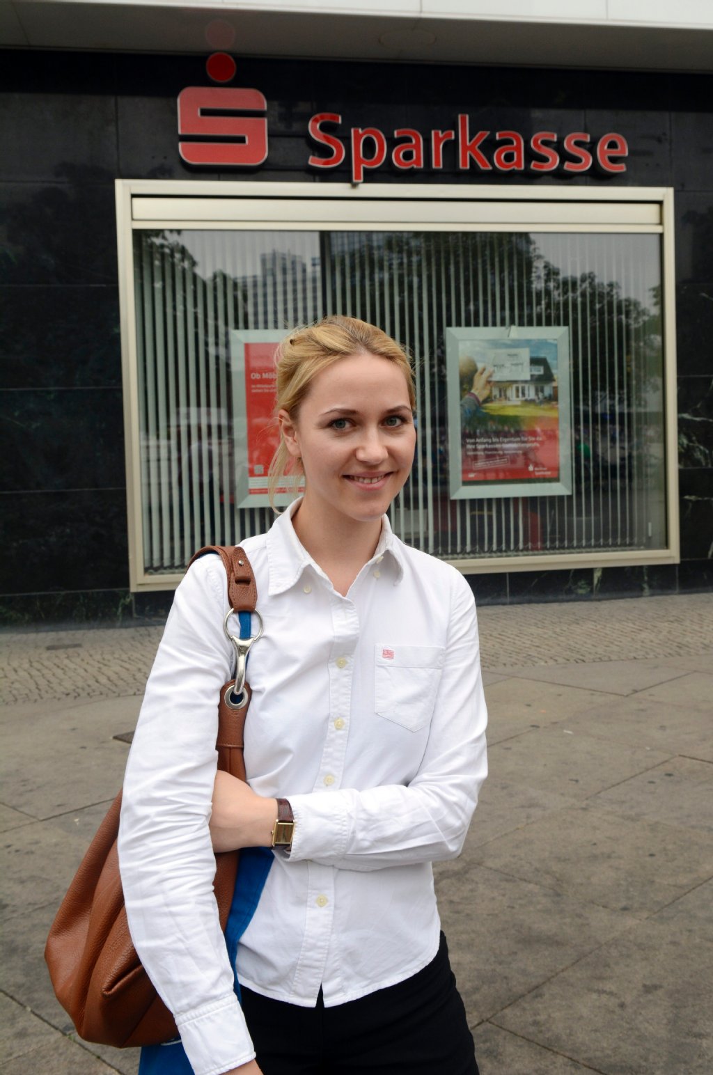 Ich nutze den Dispo nur ausnahmsweise: „Den Dispo nutze ich nur in Ausnahmesituationen, weil er viel zu teuer ist“, sagt Franca (25) aus Prenzlauer Berg. Sie kennt aber Leute, die regel-mäßig ihr Konto überziehen, weil sie mit dem Geld nicht auskommen. „Es ist dann verdammt schwer, aus den Schulden wieder rauszukommen.“