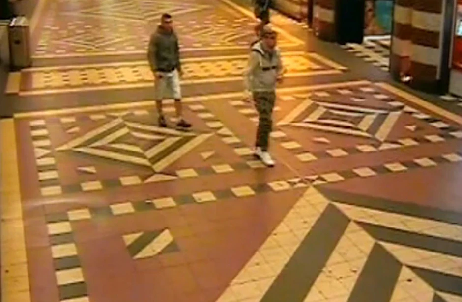 Die Polizei sucht die mutmaßlichen Täter.