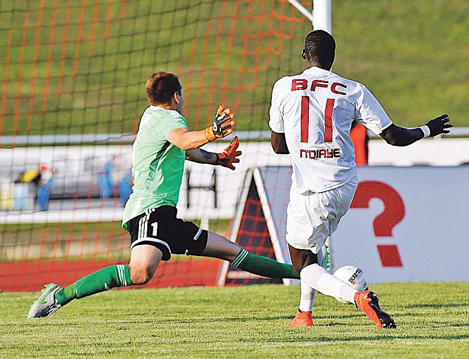Djibril „Dieter“ N’Diaye trifft hier in Halberstadt zum 6:2-Endstand für den BFC.